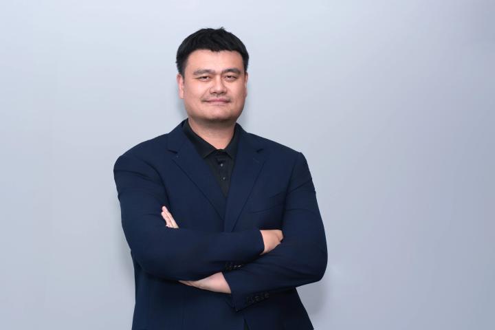 姚明两会谈心声;体育教师负荷重,孩子息屏需有去处 教育招生