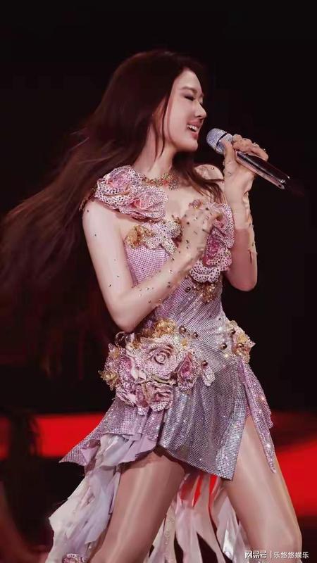  拒绝被定义：单依纯演唱会揭示的艺人转型真谛 娱乐新闻