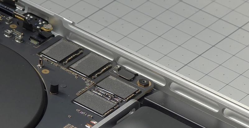  是性能突破还是散热翻车？M5 Max MacBook Pro 固态硬盘实测复盘 手机评测
