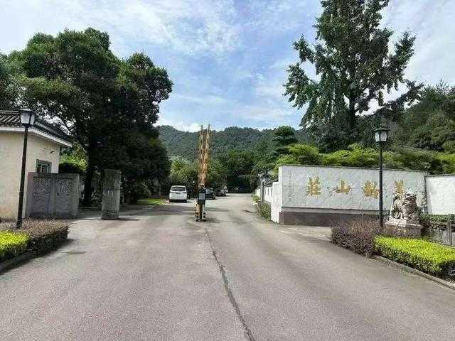  法拍房产权雷区：别墅小区公用配套设施的拍卖陷阱与风控策略 房产家居